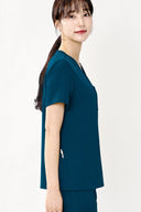 Side fit of the Turkey Green ST002 Scrub Top by Good Uniform
